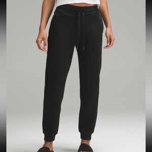 PERFECT CONDITION LULULEMON SCUBA JOGGERS